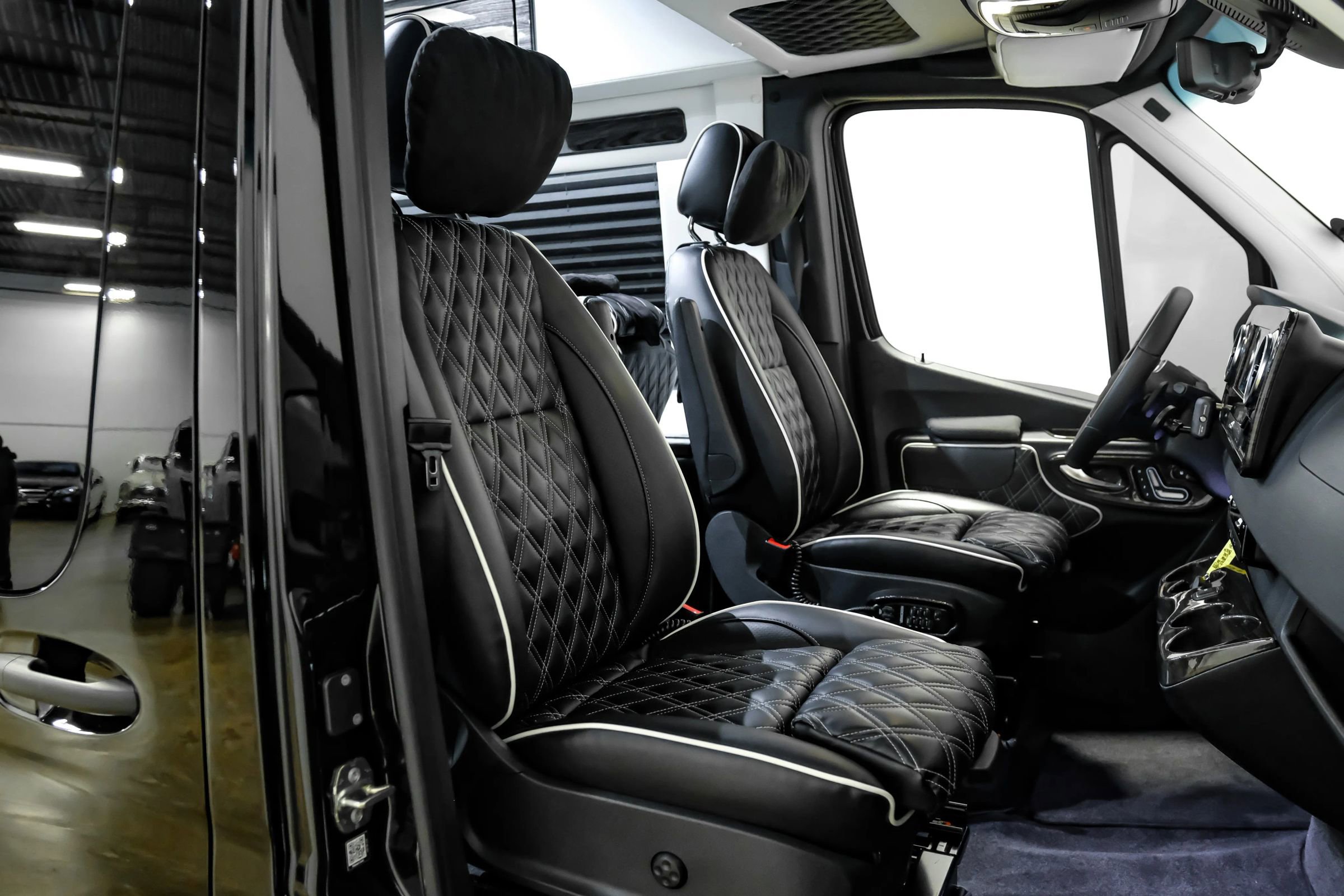 Used 2024 Mercedes-Benz Sprinter 3500 image 32