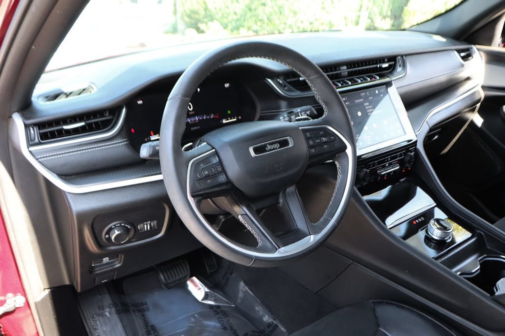 Used 2024 Jeep Grand Cherokee Altitude RWD image 18