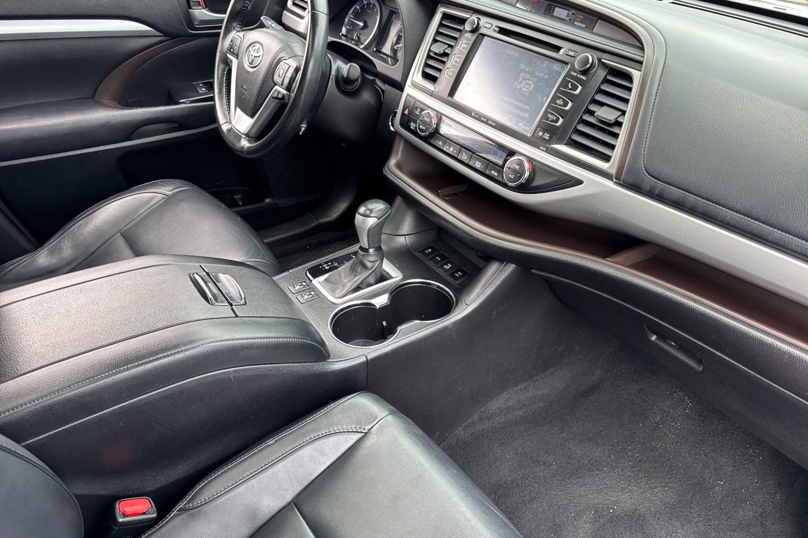 Used 2017 Toyota Highlander XLE image 17