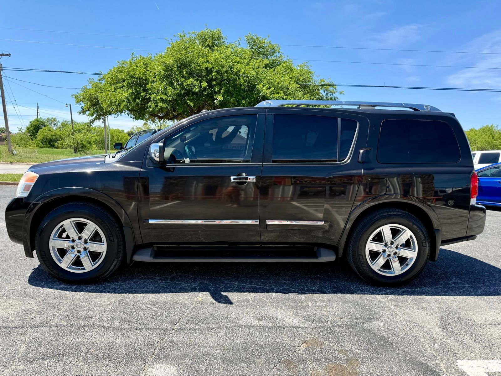 Used 2011 Nissan Armada Platinum w/ 2nd Row Captain Seat Pkg image 6