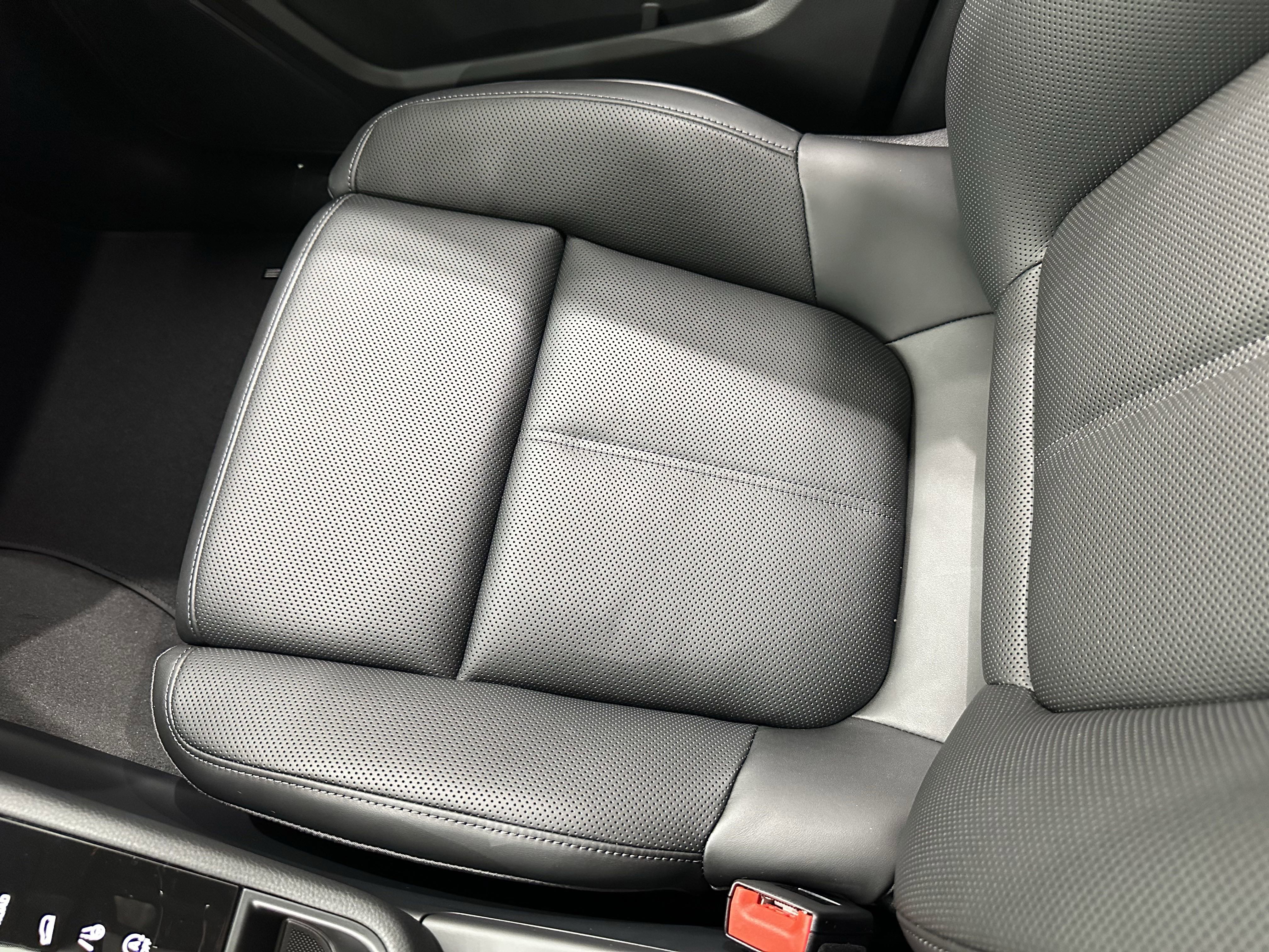 New 2025 Porsche Macan image 53