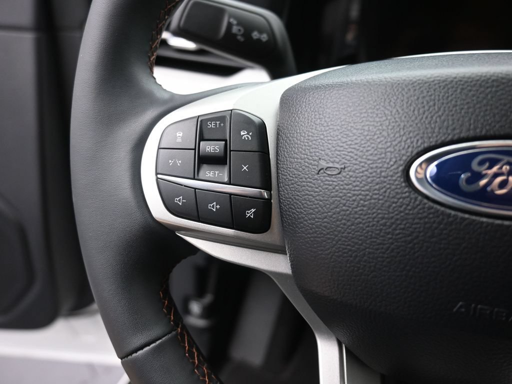Certified 2025 Ford Explorer Active w/ Active Comfort Package RWD image 4