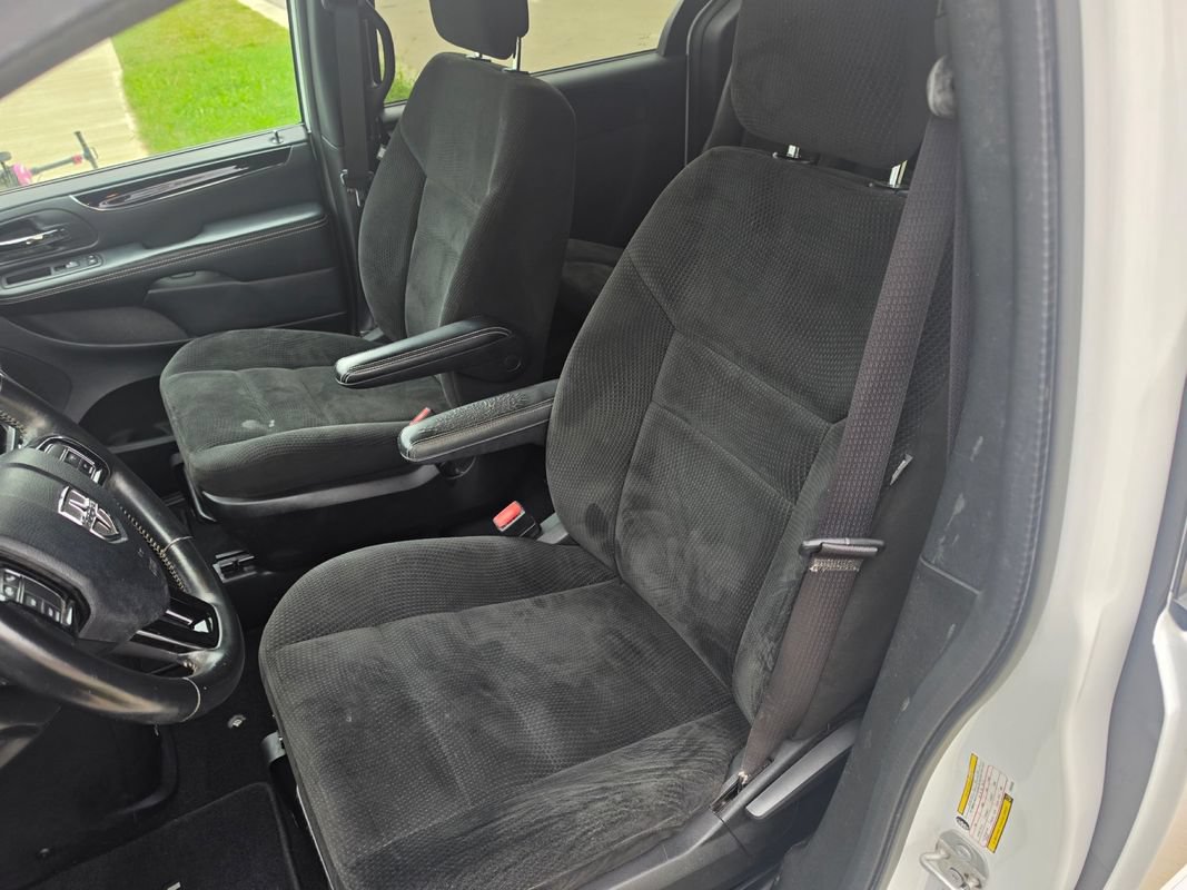 Used 2017 Dodge Grand Caravan SE FWD image 13