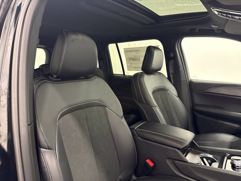 New 2027 Jeep Grand Cherokee Laredo X AWD/4WD image 14