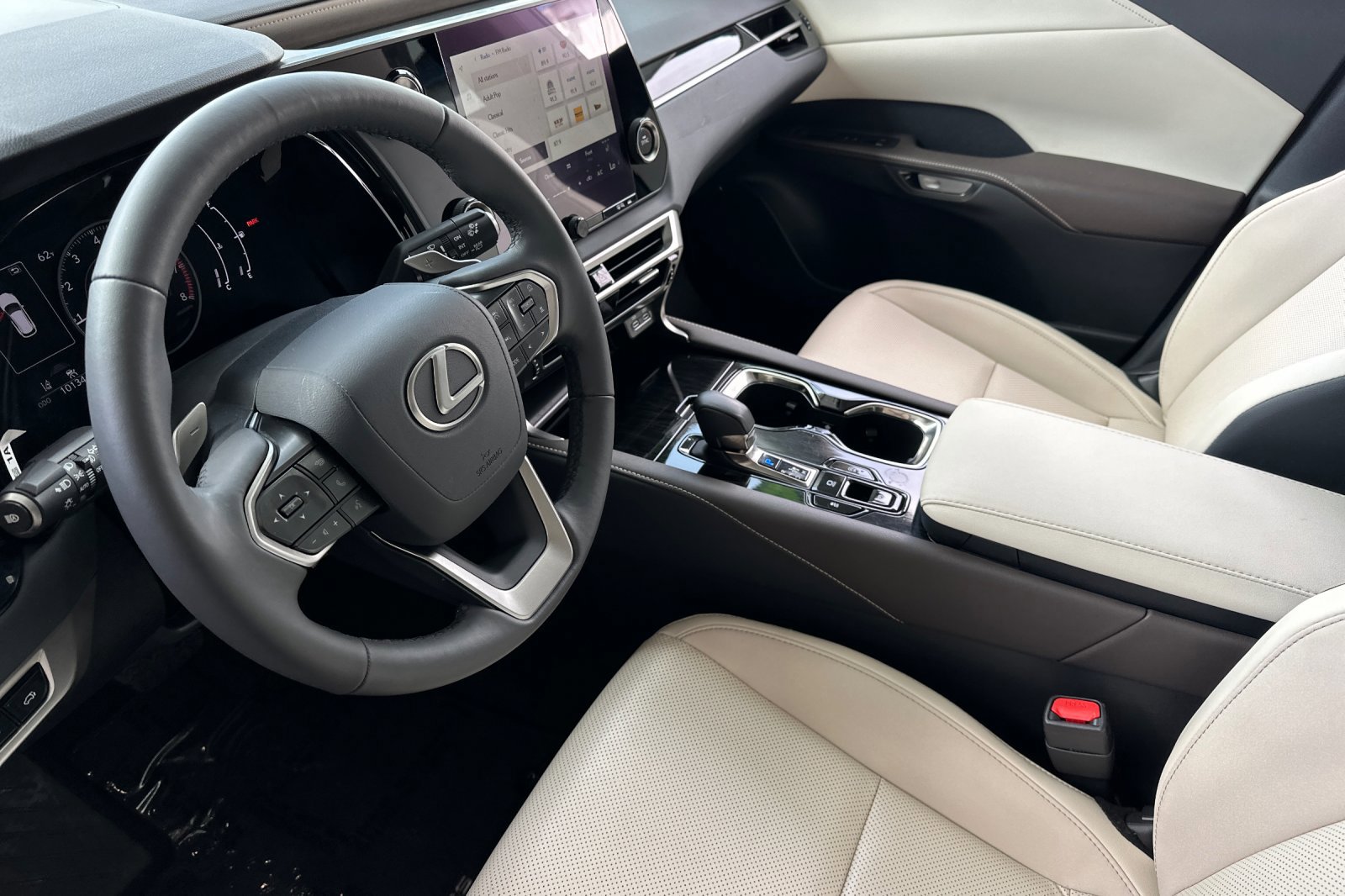 Used 2024 Lexus RX 350 FWD w/ Technology Package image 10
