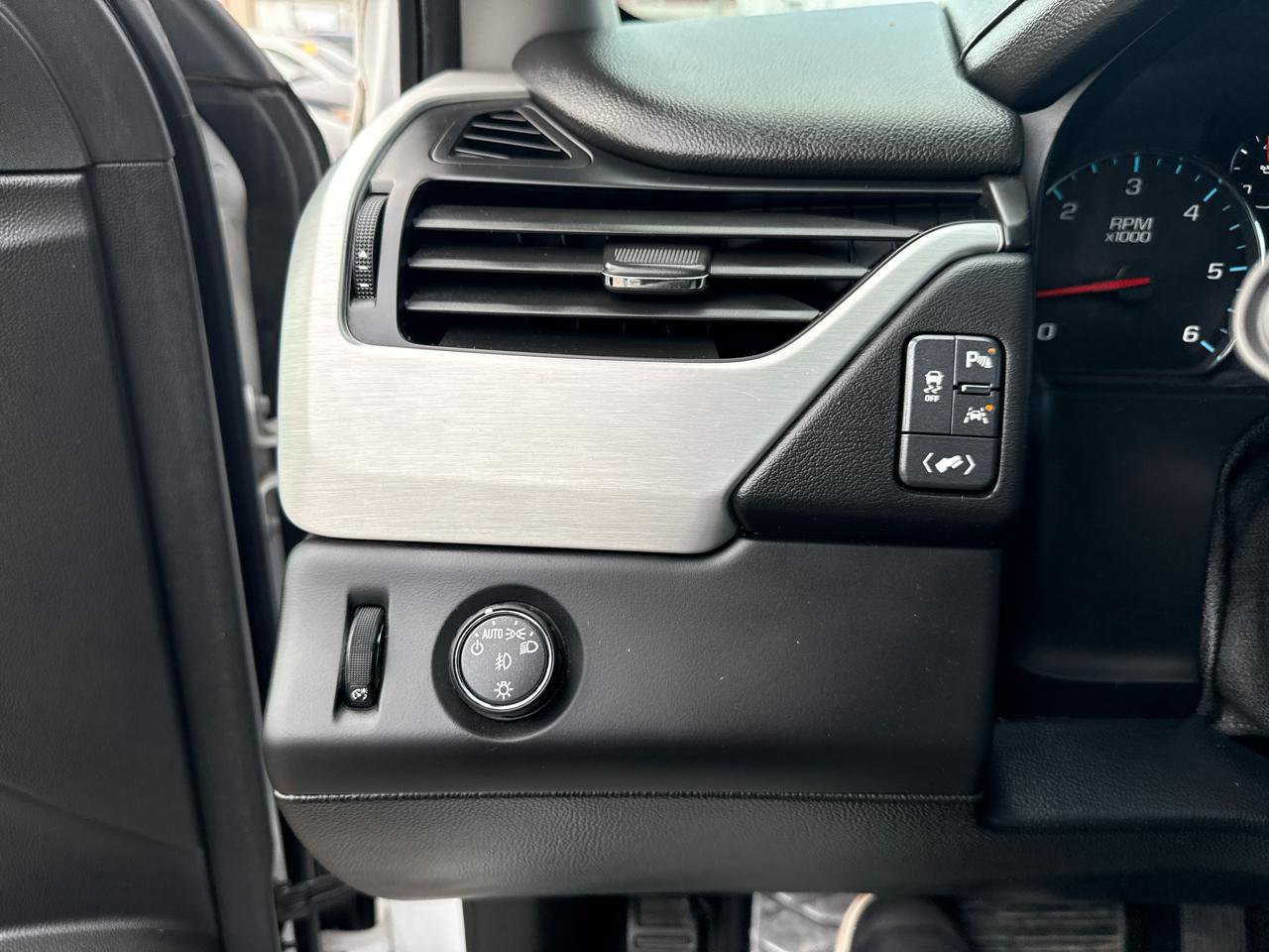 Used 2017 GMC Yukon XL SLT image 29