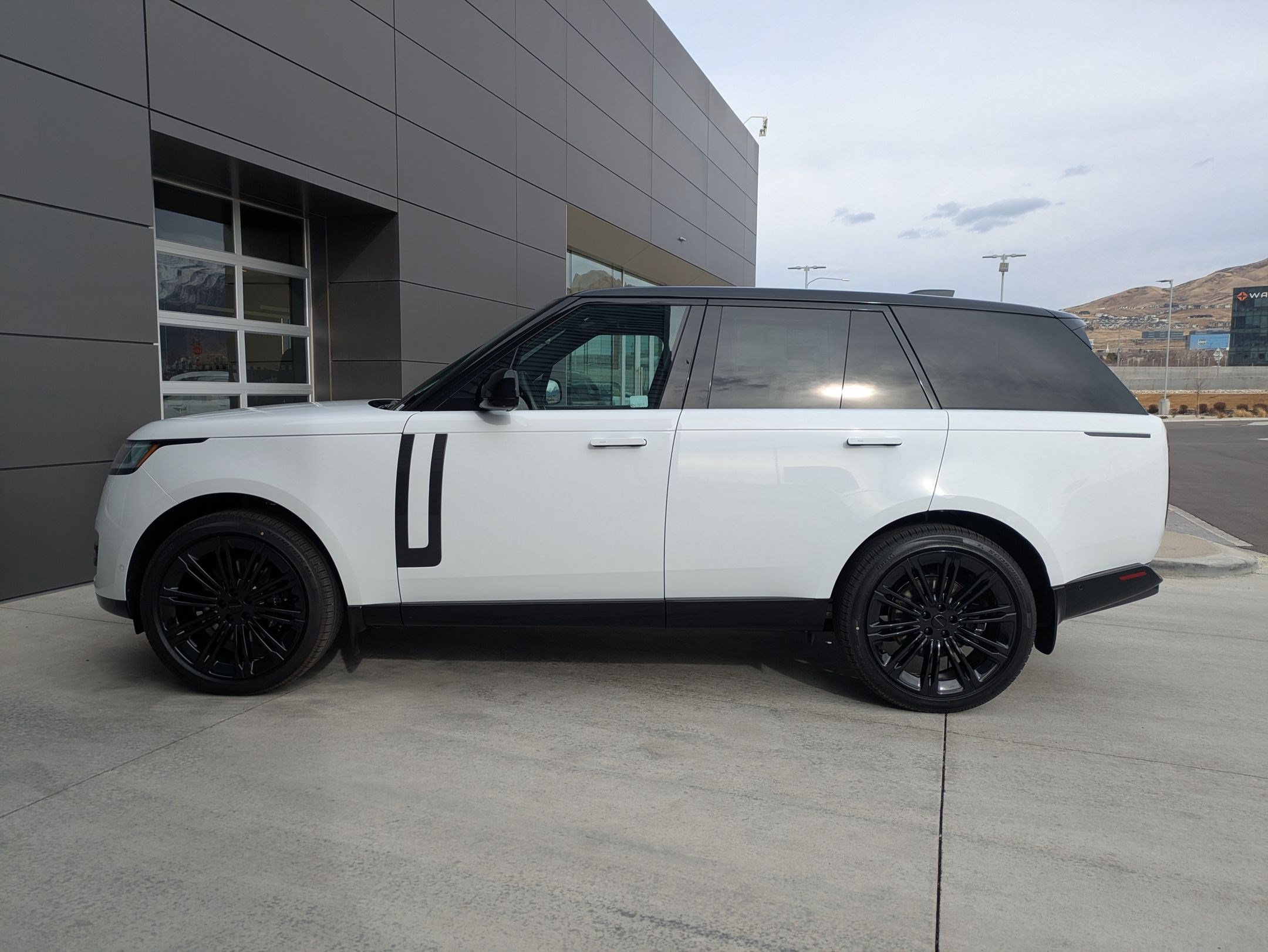 New 2026 Land Rover Range Rover SE AWD/4WD image 9