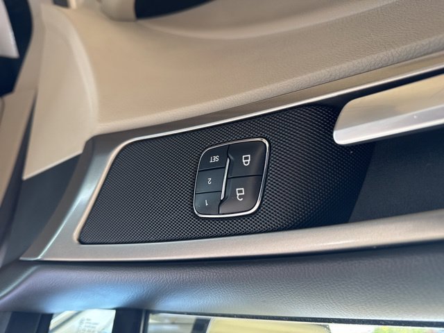 Used 2017 Ford Fusion SE w/ Fusion SE Technology Package FWD image 17