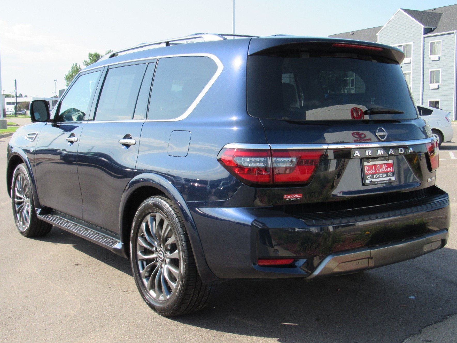 Used 2021 Nissan Armada Platinum w/ Captain's Chairs Package AWD/4WD image 8