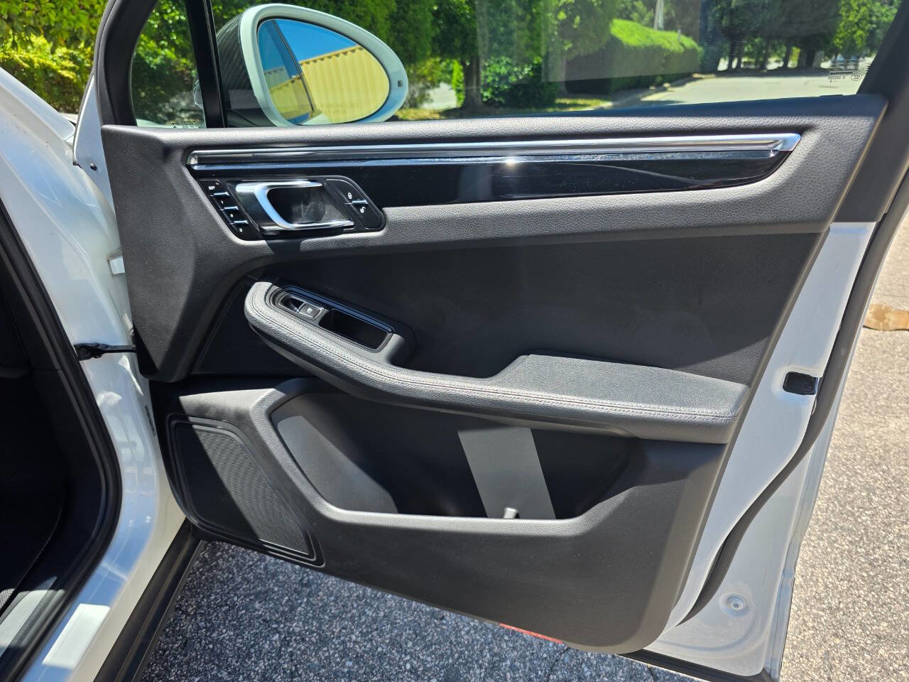 Used 2015 Porsche Macan S w/ Premium Package Plus AWD/4WD image 33