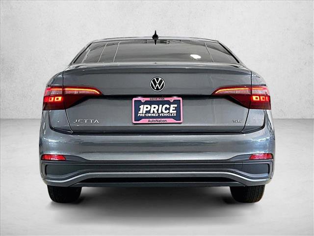 Used 2024 Volkswagen Jetta SE image 4