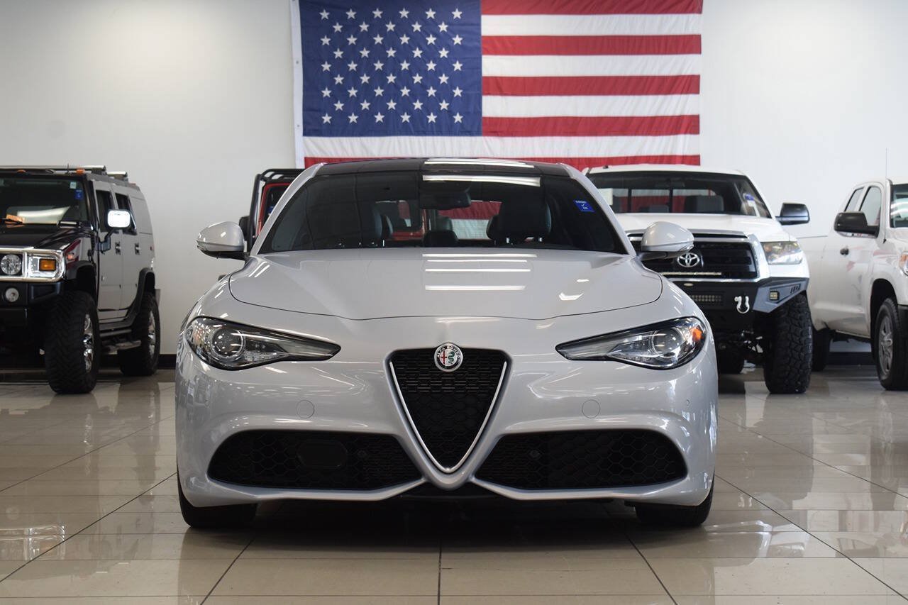 Used 2022 Alfa Romeo Giulia Ti RWD image 2