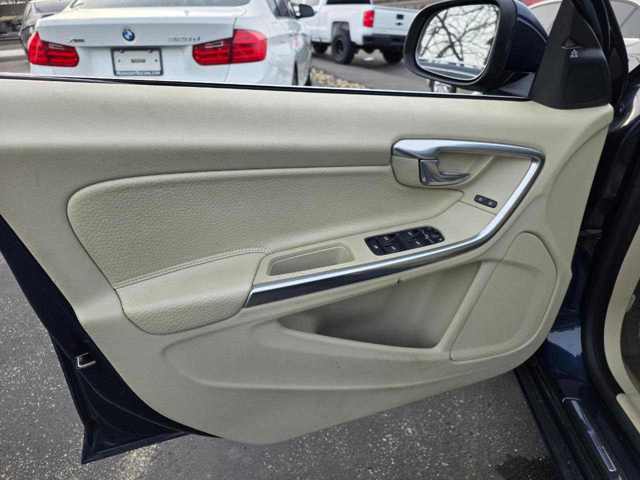 Used 2012 Volvo S60 T5 w/ Multimedia Pkg FWD image 30