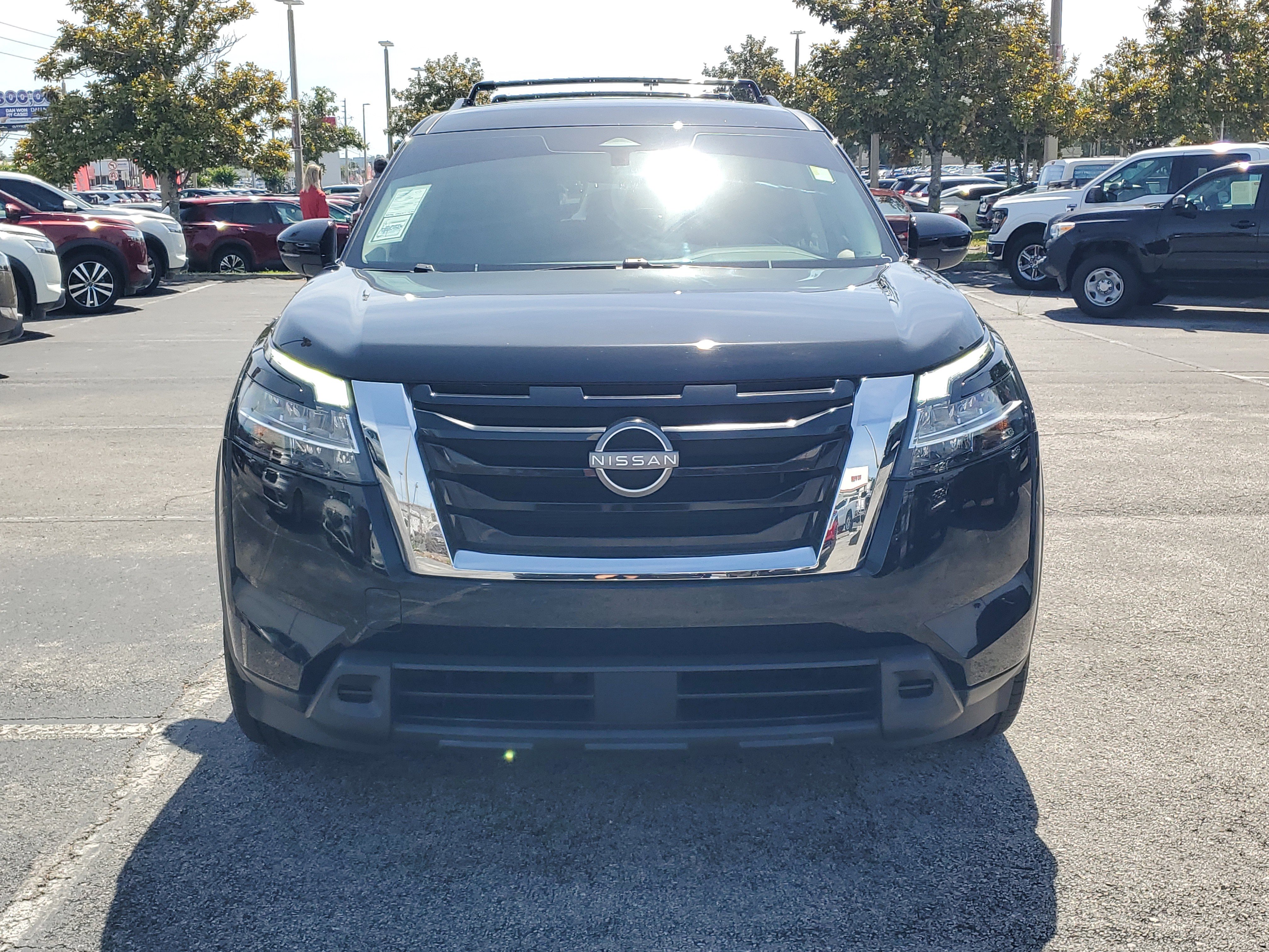 Certified 2022 Nissan Pathfinder SV FWD image 2