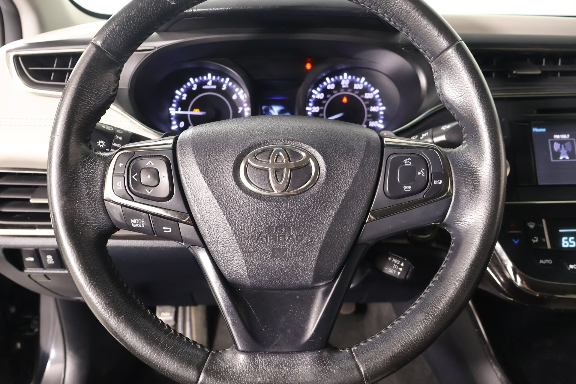 Used 2015 Toyota Avalon XLE FWD image 3
