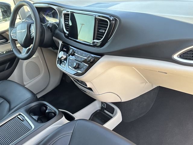 Used 2024 Chrysler Pacifica Touring-L image 31