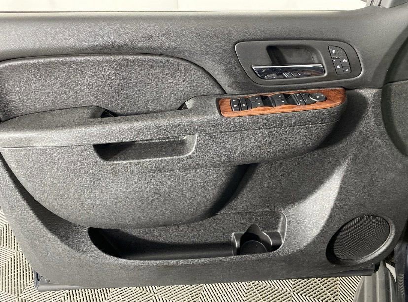 Used 2013 Chevrolet Tahoe LT w/ Luxury Package AWD/4WD image 12