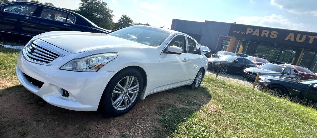 Used 2013 INFINITI G37 Journey w/ Premium Pkg image 3