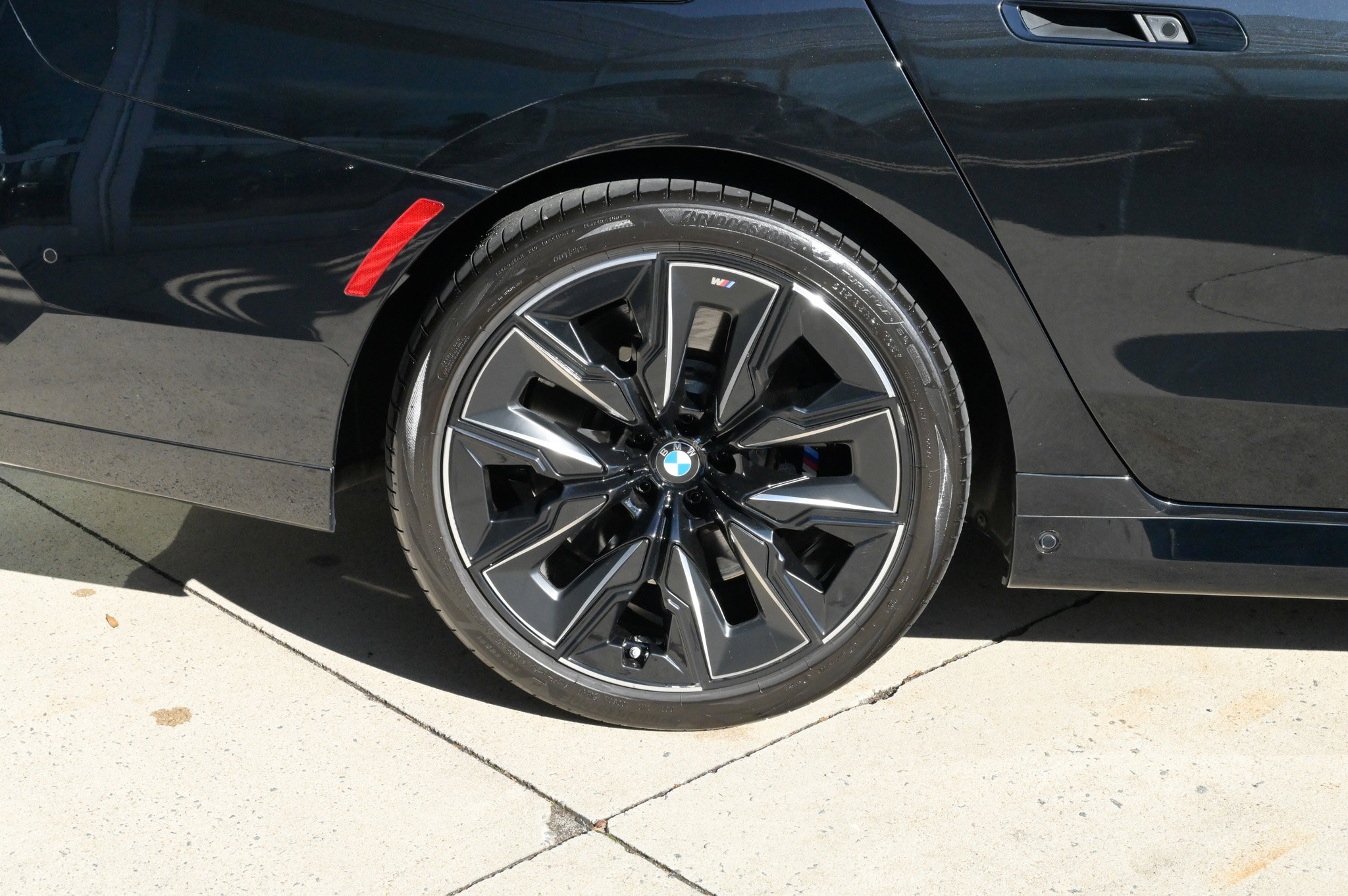 Used 2023 BMW 760i xDrive w/ Executive Package image 11