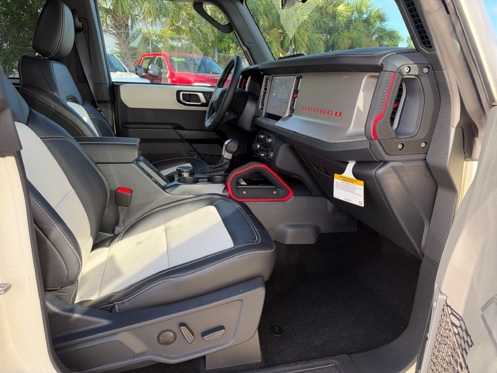New 2026 Ford Bronco Outer Banks w/ Sasquatch Package AWD/4WD image 23