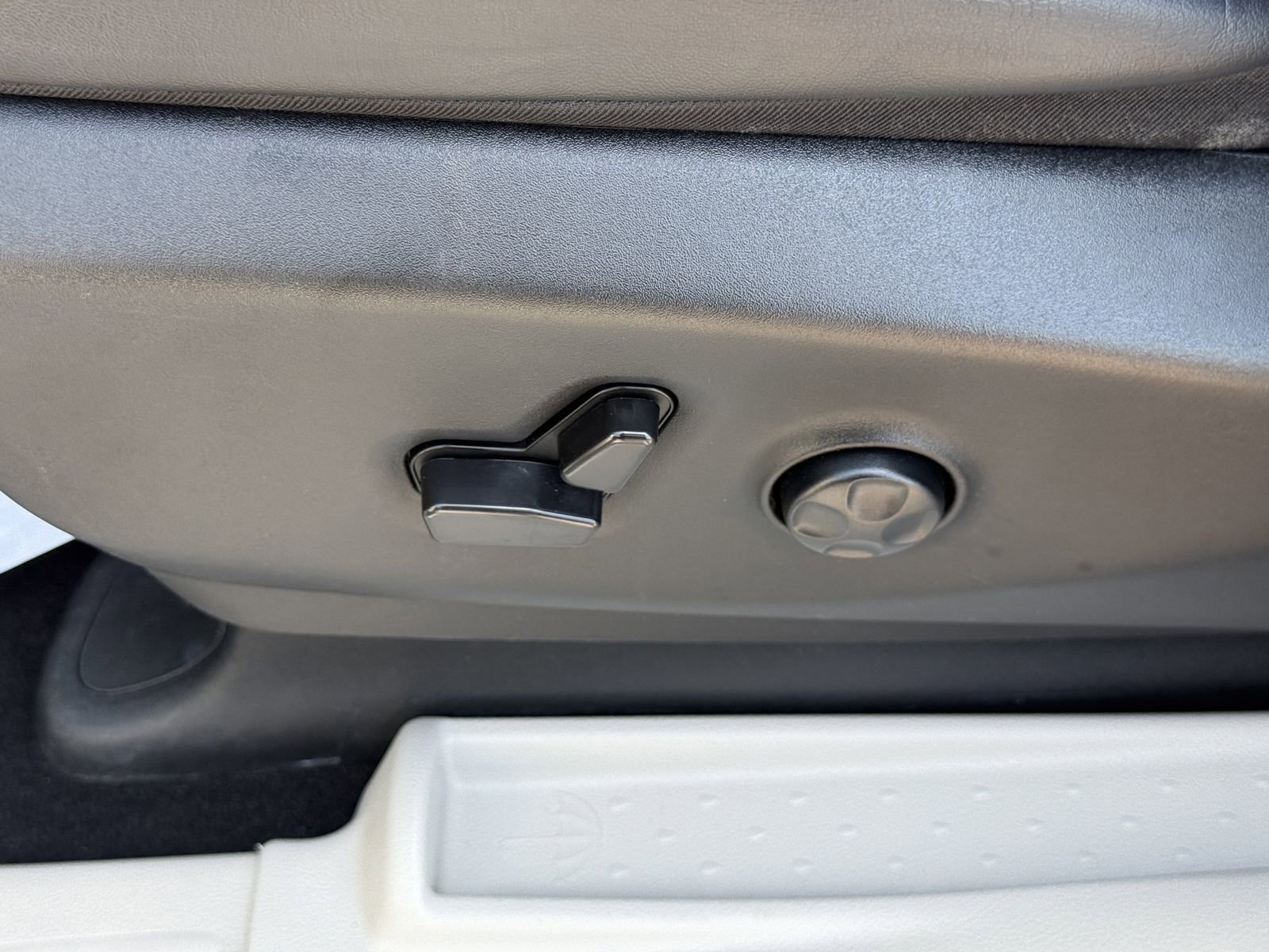 Used 2023 Chrysler Pacifica Touring-L FWD image 24