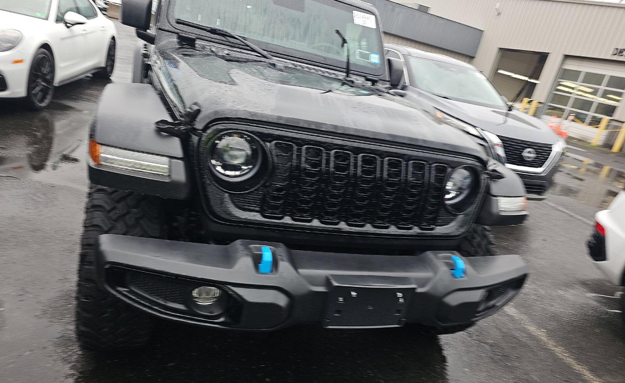Used 2024 Jeep Wrangler Unlimited AWD/4WD image 3