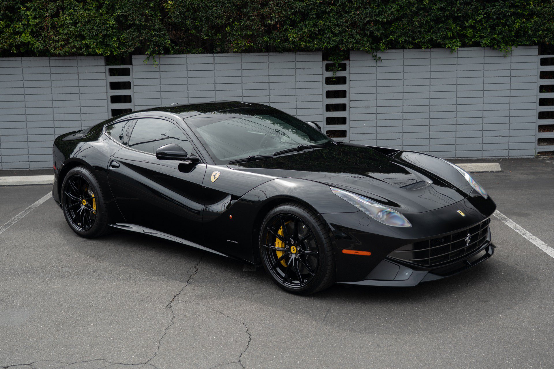 Used 2014 Ferrari F12 Berlinetta RWD image 13