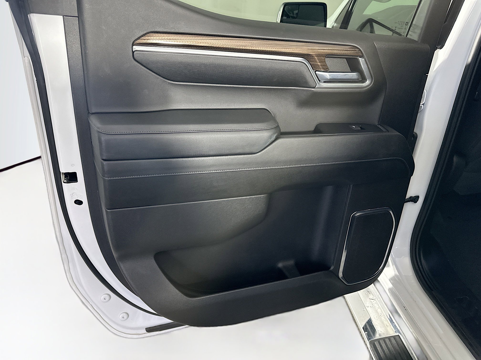 Used 2024 Chevrolet Silverado 1500 LT image 25