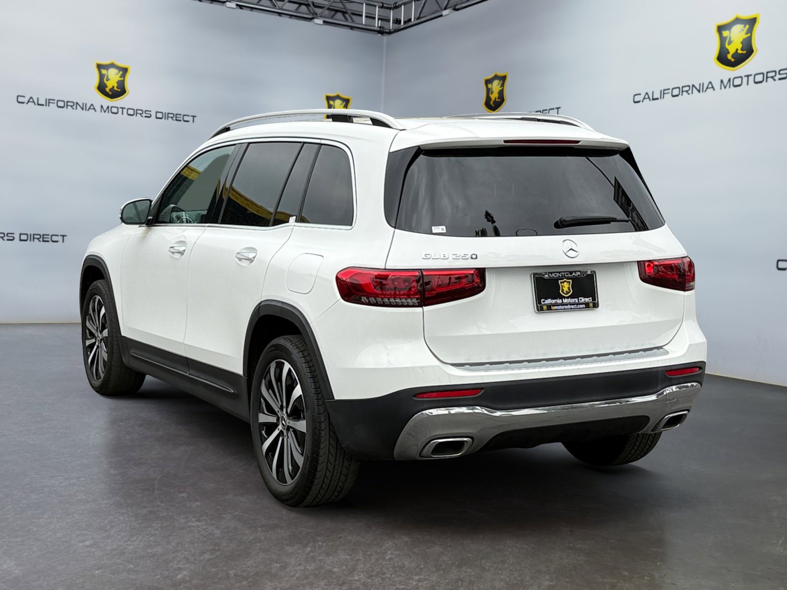 Used 2022 Mercedes-Benz GLB 250 w/ Premium Package Lite image 3