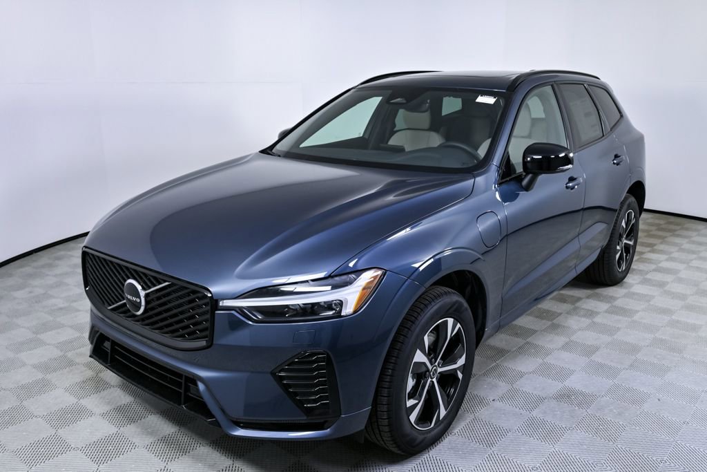 New 2026 Volvo XC60 T8 Core w/ Climate Package PRO AWD/4WD image 1