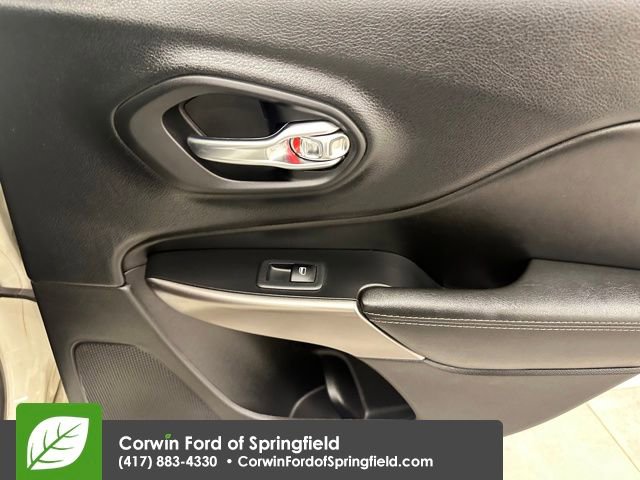 Used 2019 Jeep Cherokee Overland w/ Technology Group image 14