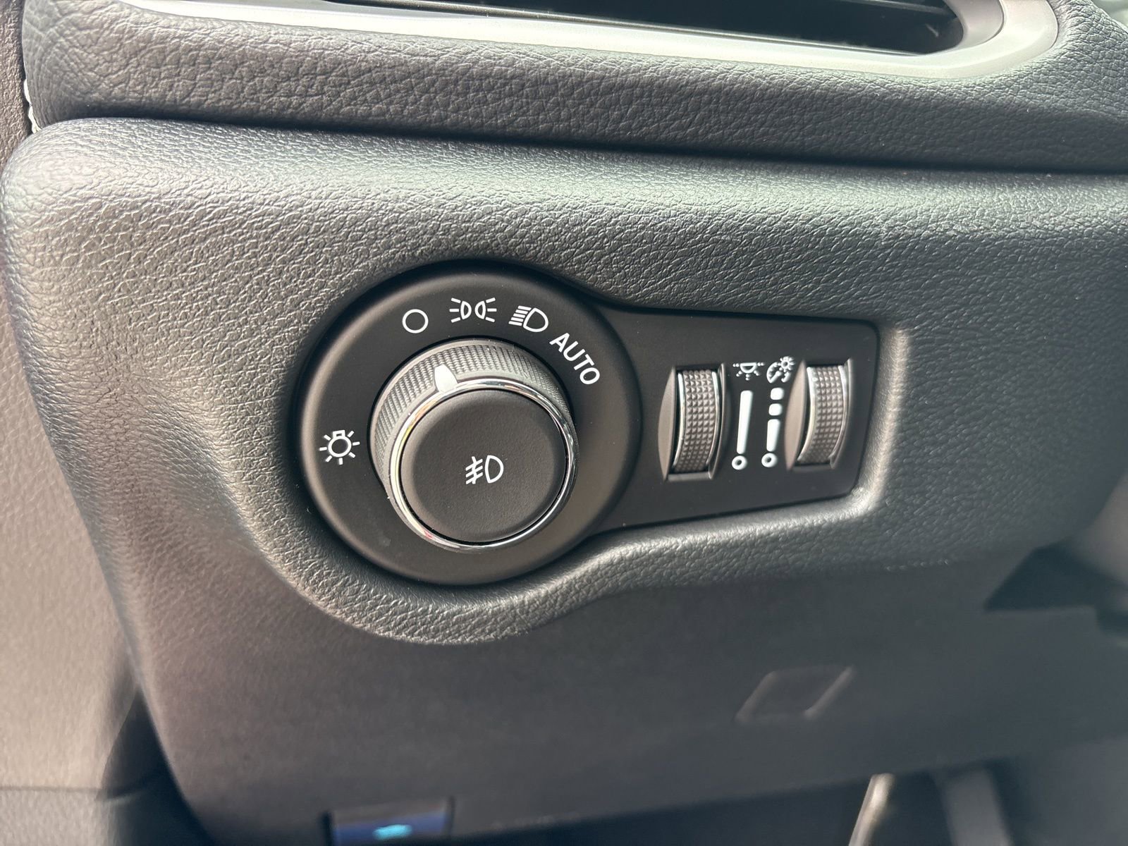 New 2026 Chrysler Pacifica Select image 13