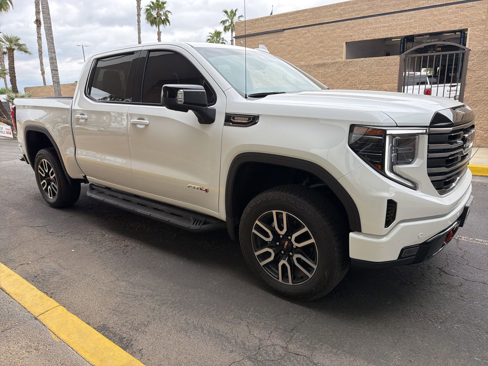 Certified 2025 GMC Sierra 1500 AT4 w/ AT4 Premium Package image 3