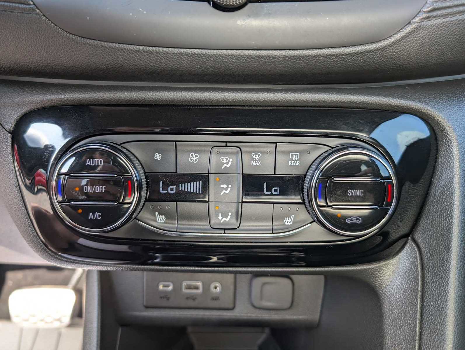 Certified 2023 Buick Encore GX Select w/ Sport Touring Package AWD/4WD image 30