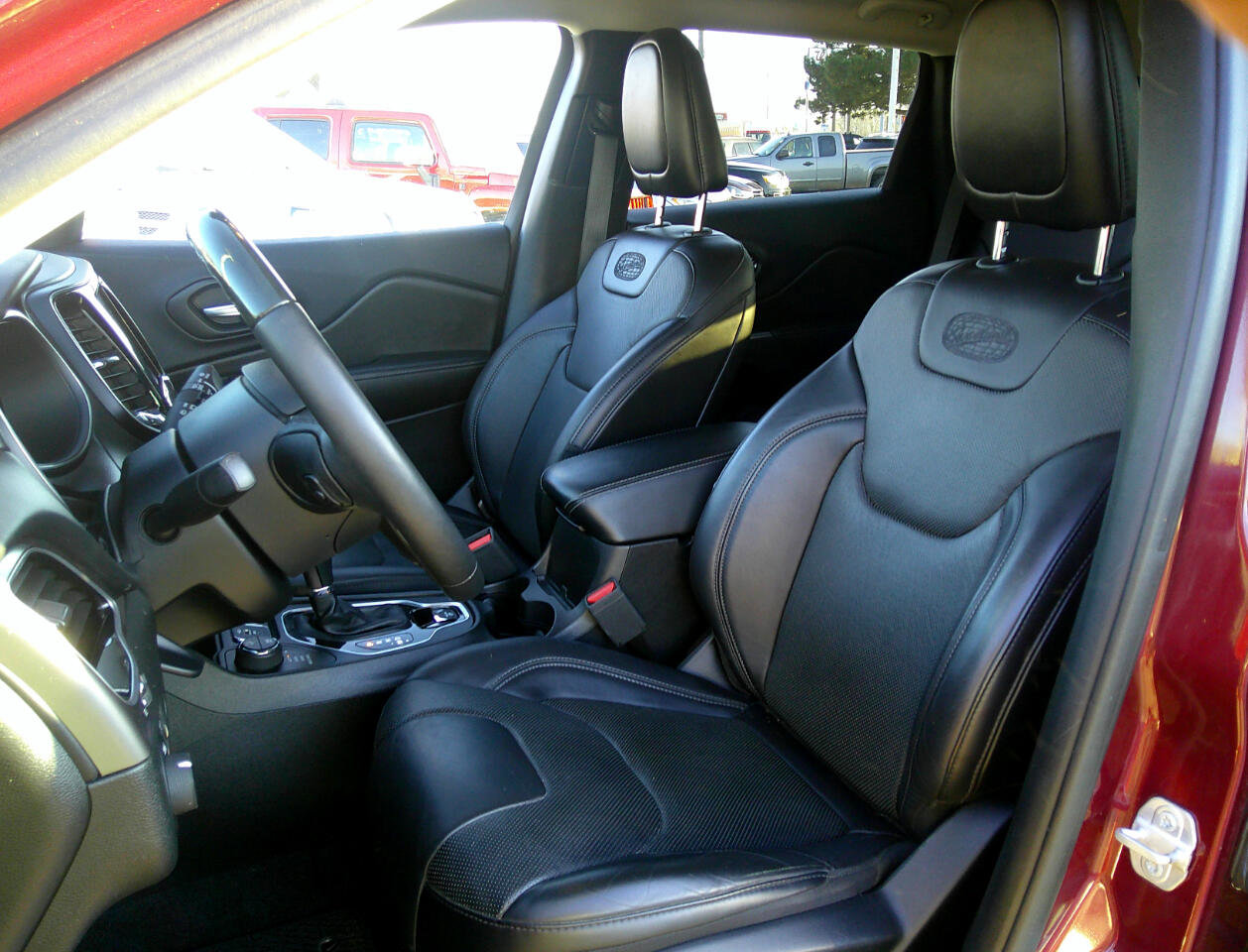 Used 2019 Jeep Cherokee Overland w/ Trailer Tow Group image 37