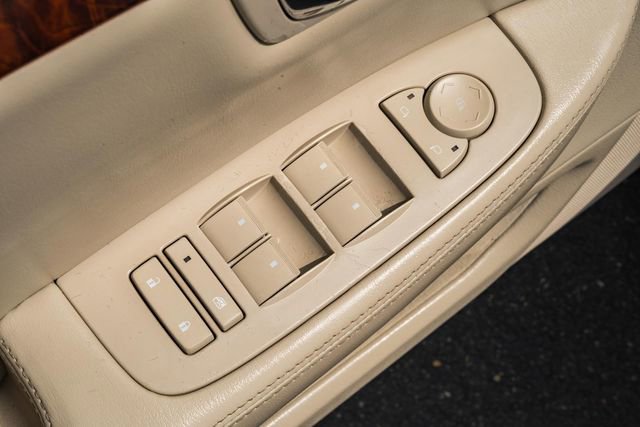 Used 2007 Cadillac DTS Luxury I w/ Trunk Convenience Package FWD image 37