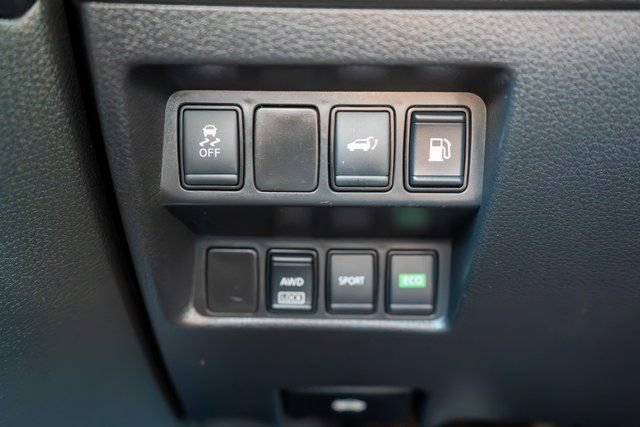 Used 2018 Nissan Rogue SV AWD/4WD image 21