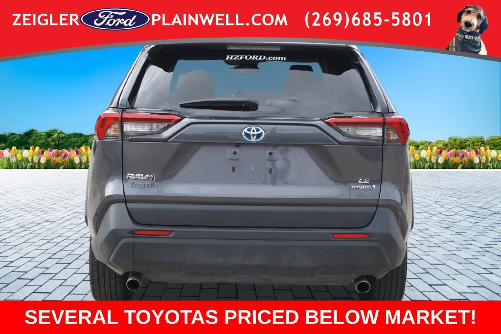 Used 2024 Toyota RAV4 LE AWD/4WD image 4
