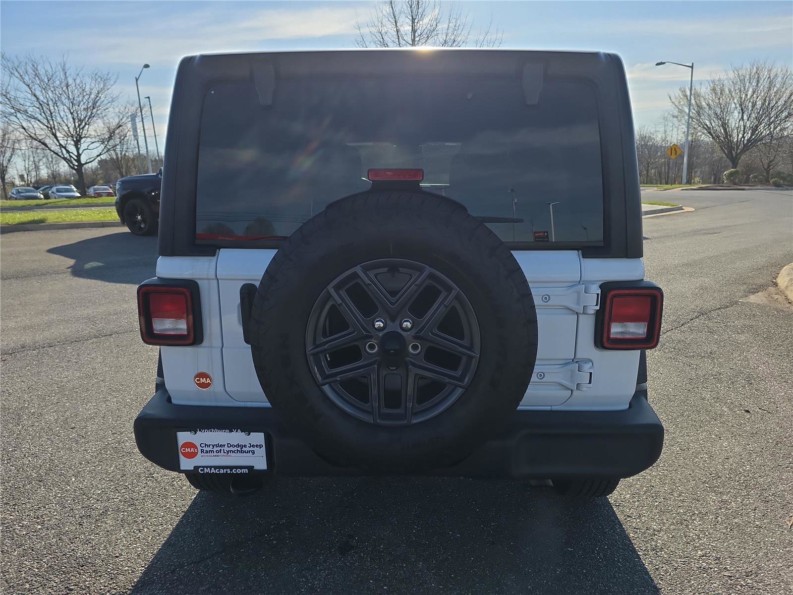 Used 2024 Jeep Wrangler Sport S image 6