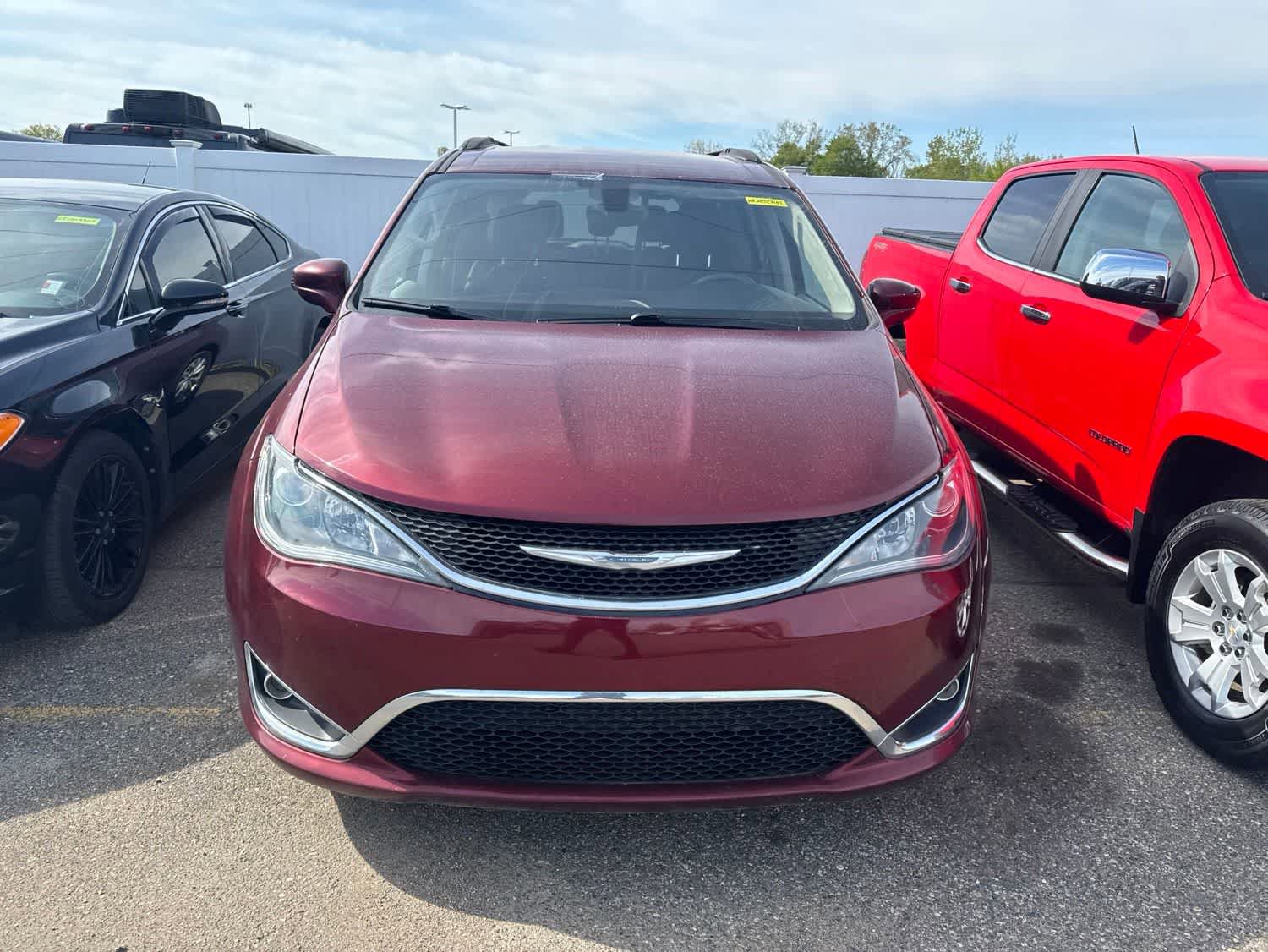 Used 2017 Chrysler Pacifica Touring-L FWD image 4