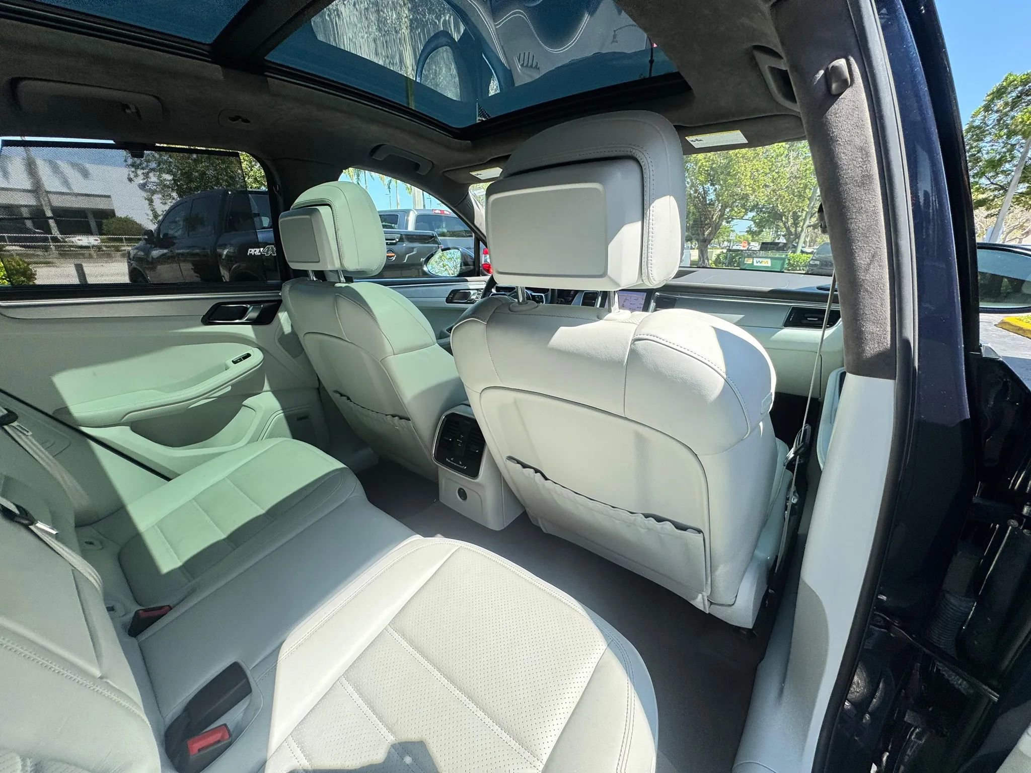 Used 2017 Porsche Macan Turbo AWD/4WD image 23