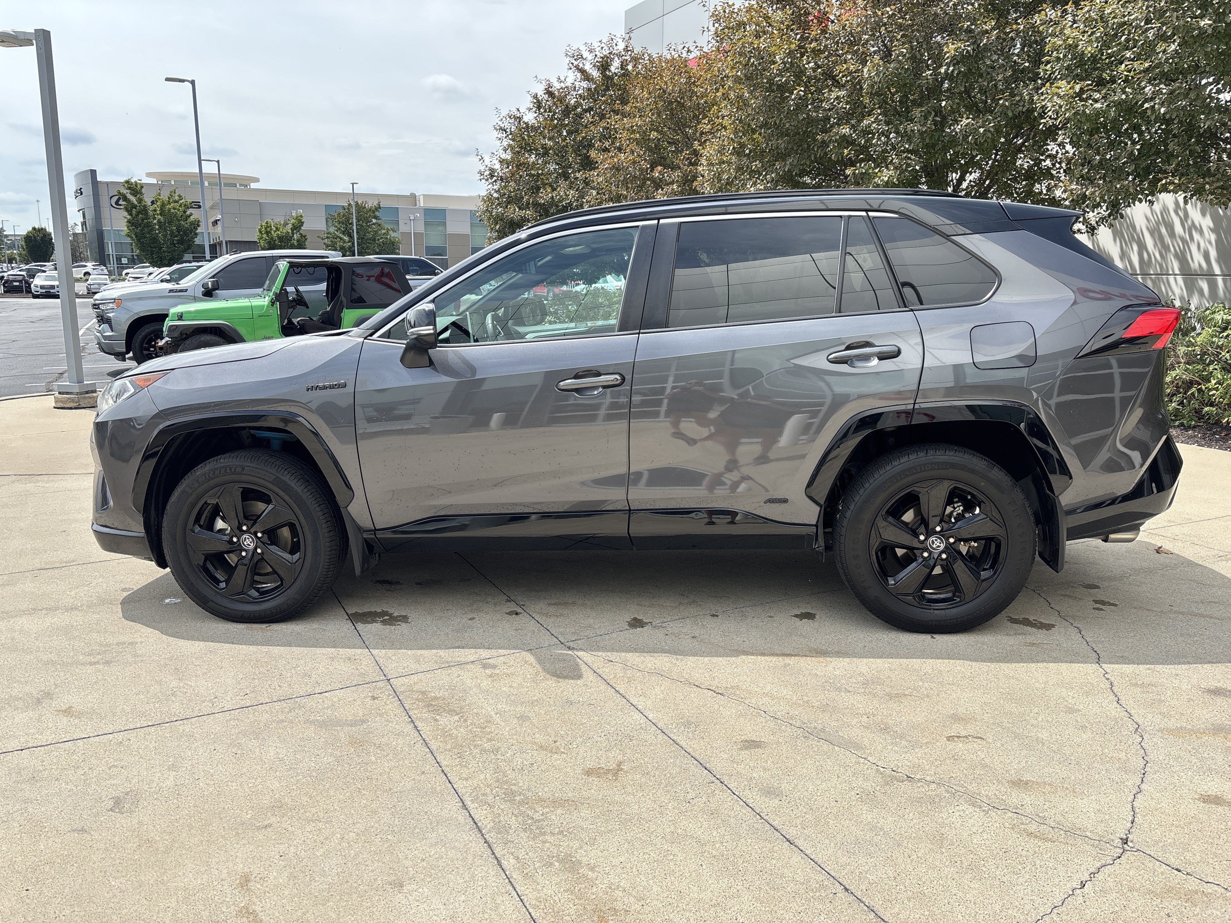 Used 2020 Toyota RAV4 XSE w/ XSE Grade Weather Package AWD/4WD image 8