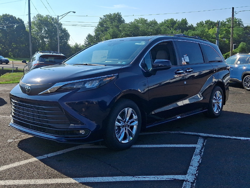 New 2026 Toyota Sienna XLE FWD image 2