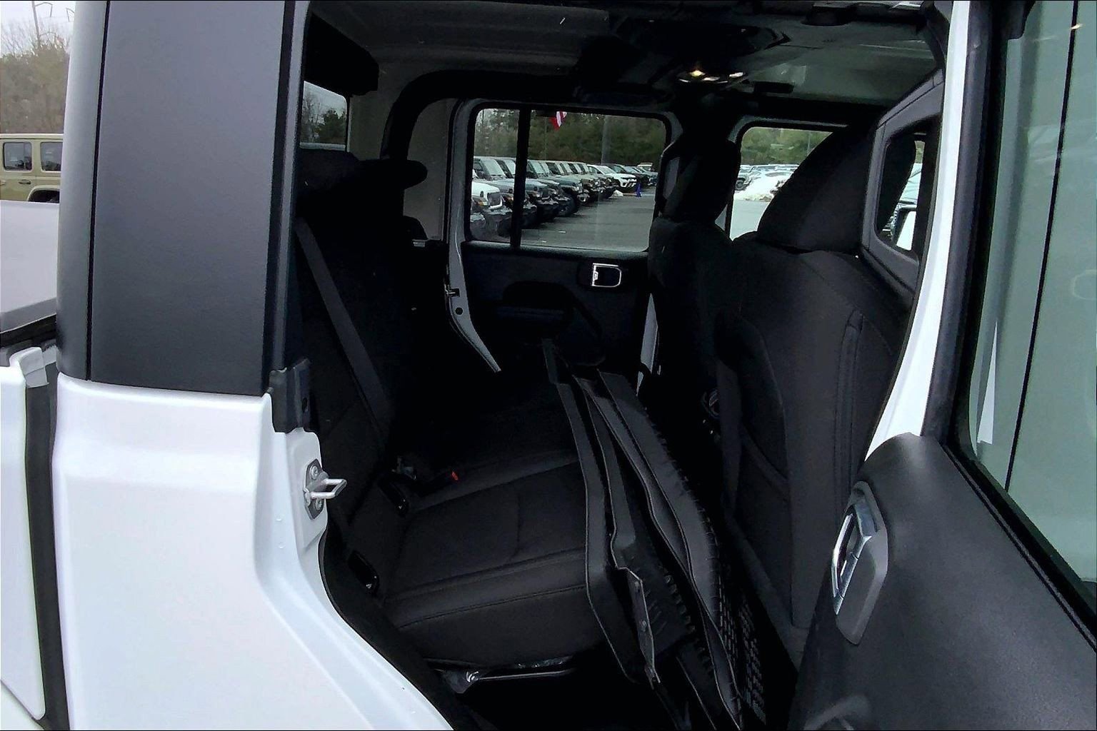 Certified 2023 Jeep Gladiator Willys image 15