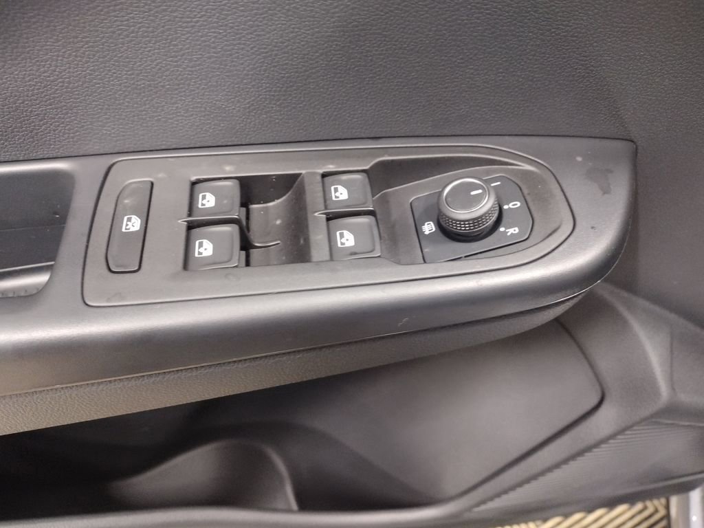 New 2025 Volkswagen Taos SE image 18