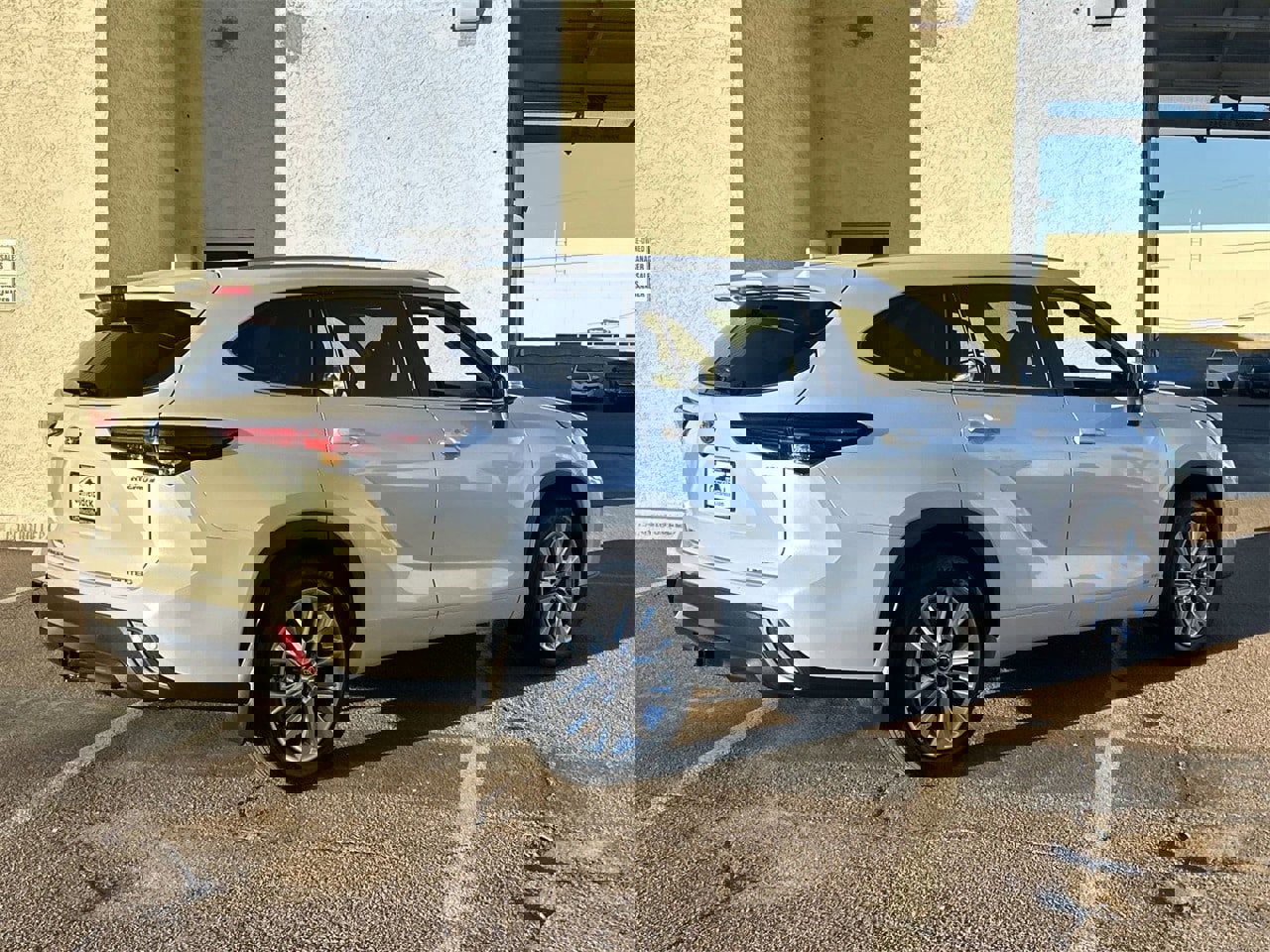 Used 2024 Toyota Highlander Limited image 5