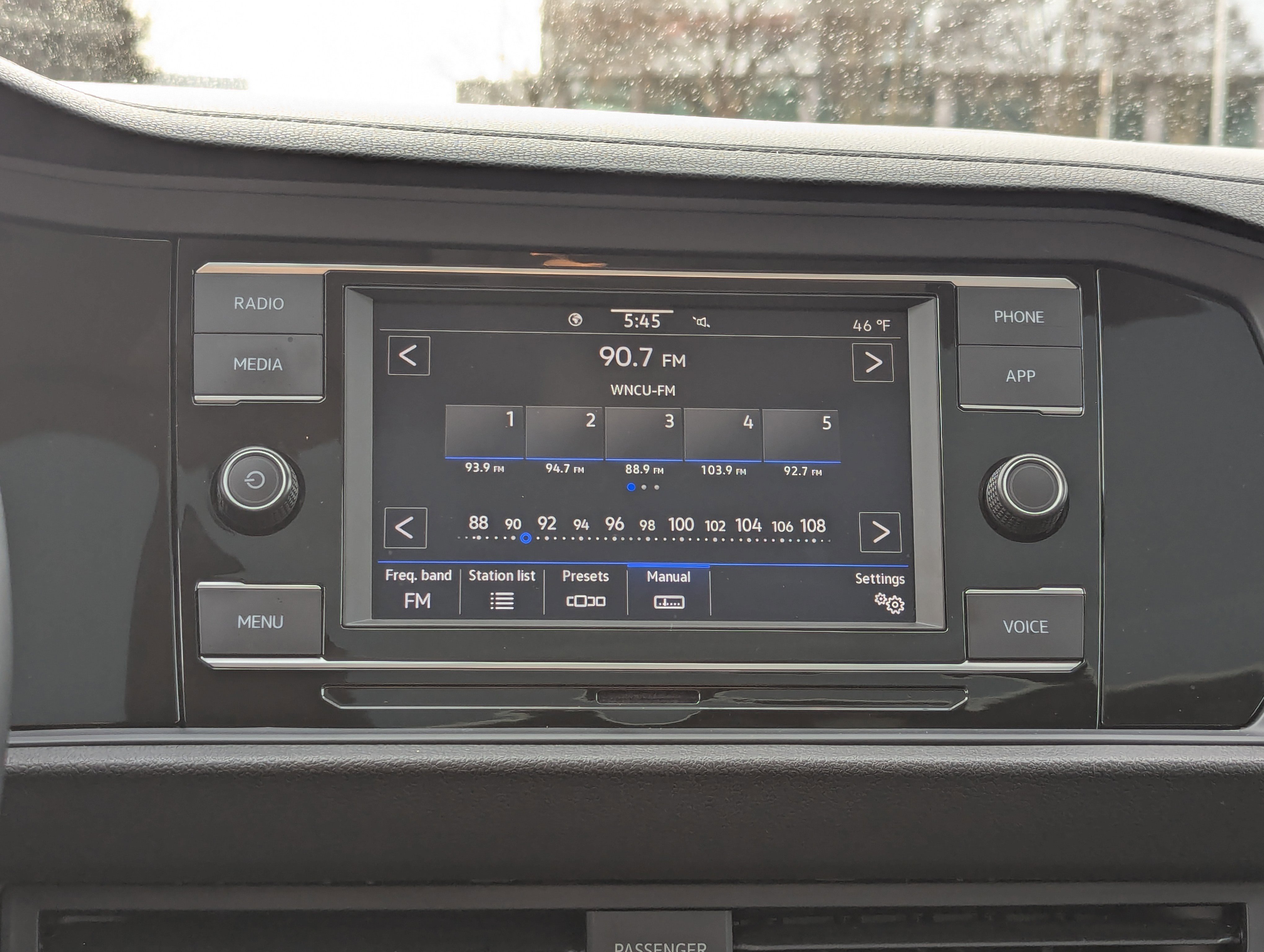 Used 2023 Volkswagen Jetta SE w/ Panoramic Sunroof Package image 21