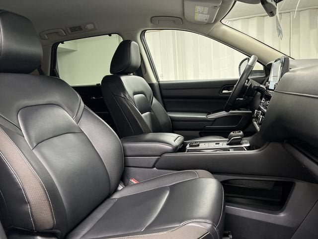 Used 2024 Nissan Pathfinder SL AWD/4WD image 28