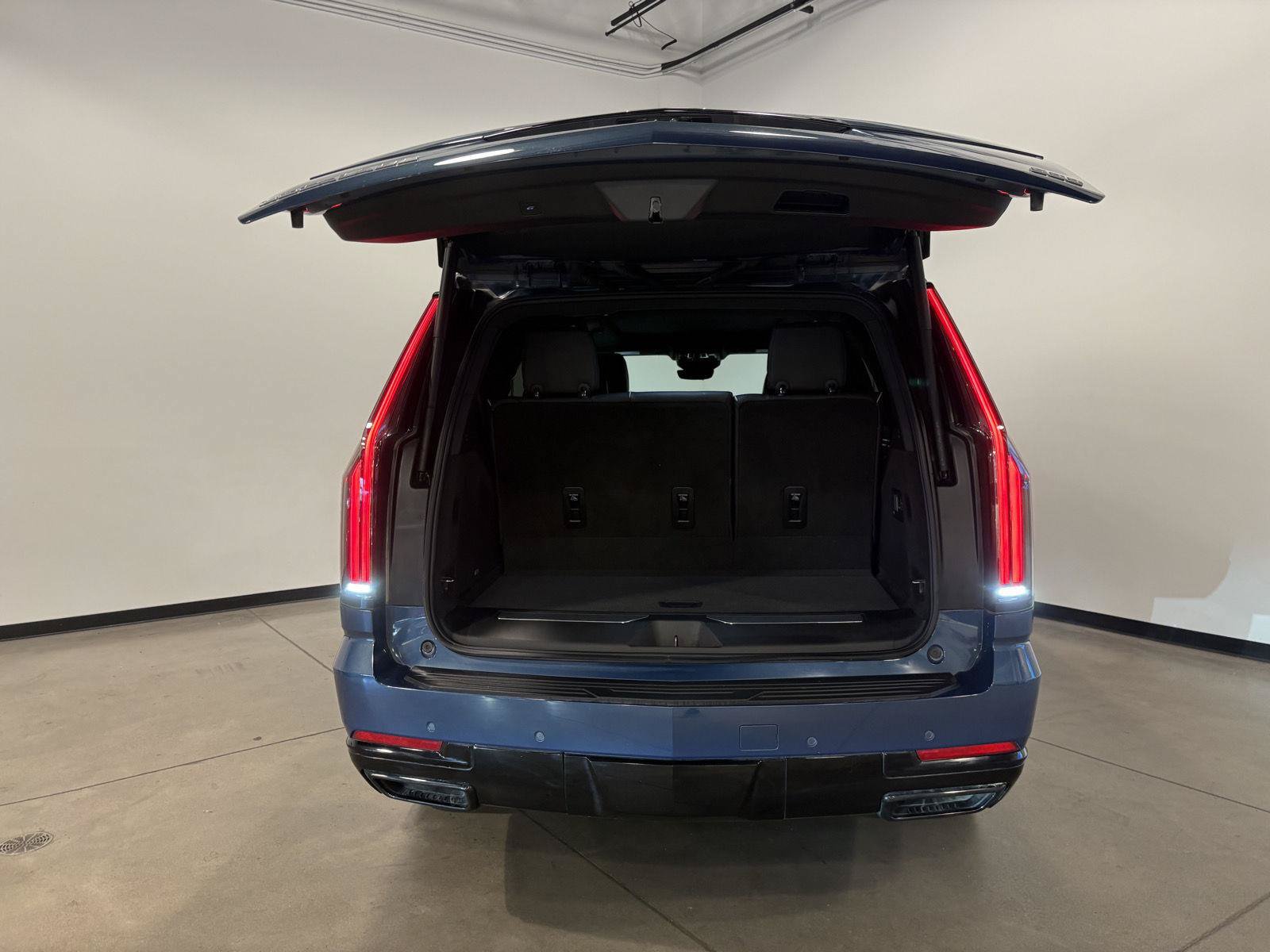 Used 2025 Cadillac Escalade Sport w/ Touring Package AWD/4WD image 38