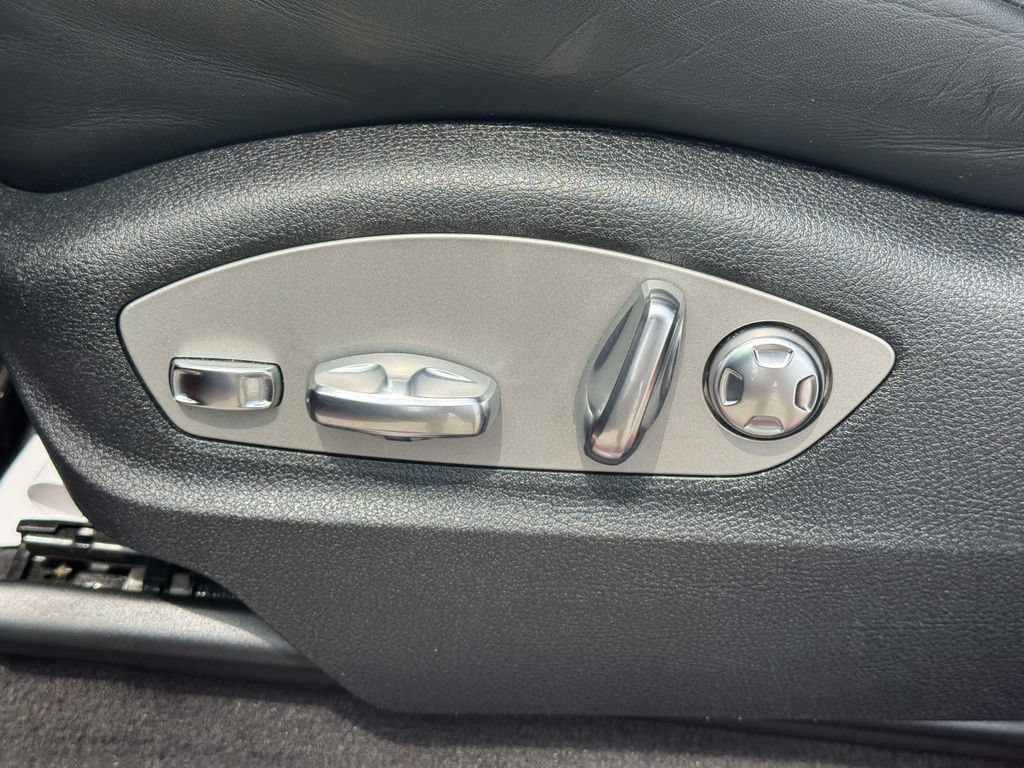 Used 2021 Porsche Macan AWD/4WD image 17